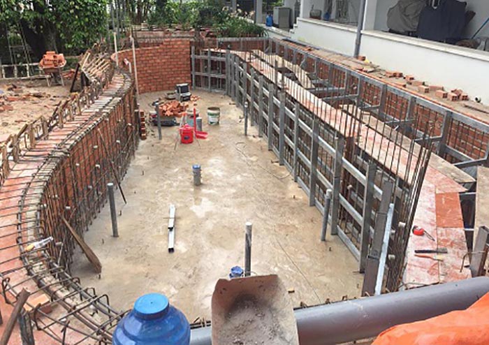 bể cá ngoài trời